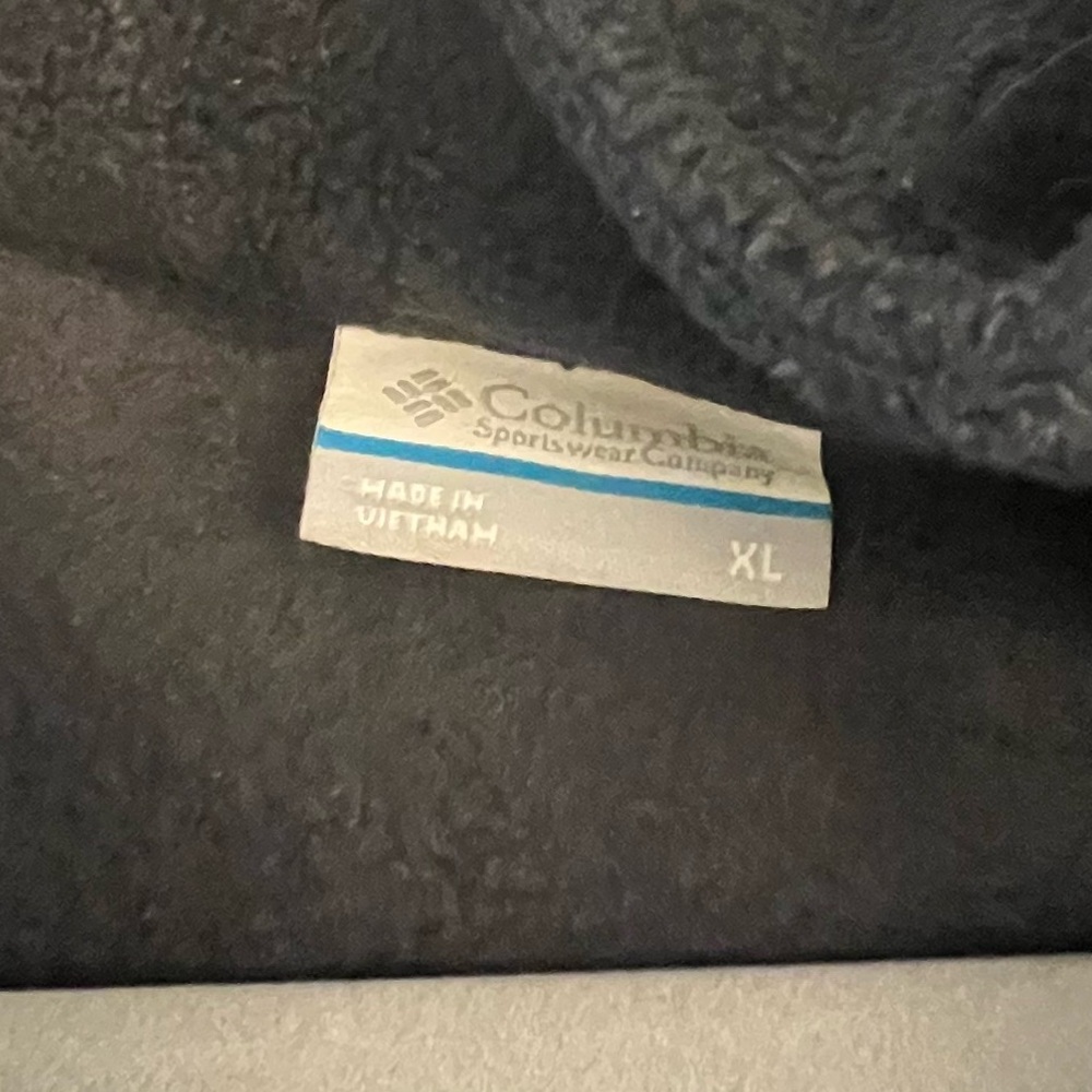 Columbia fleece vest.  Size Xl.  Good condition.  Black. - Picture 3 of 6